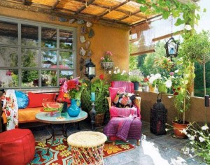 3 TIPS TO A PATIO WITH OUTDOOR THROW PILLOWS